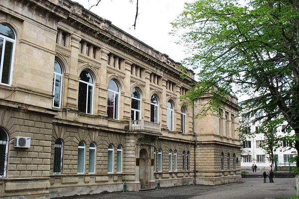جامعة أكاكي تسيريتيلي الحكومية (ATSU)