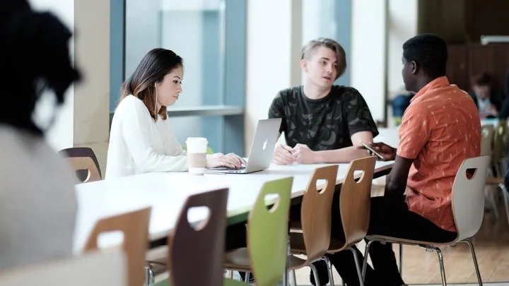 كلية دبلن الدولية