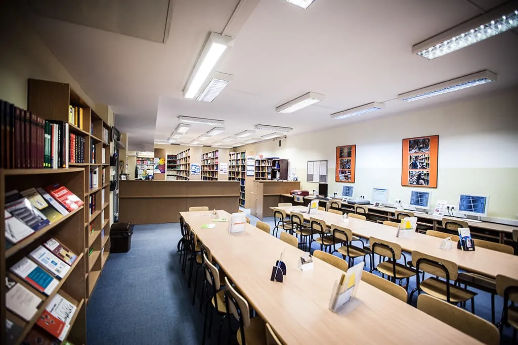 الكلية الجامعية للمشاريع والإدارة